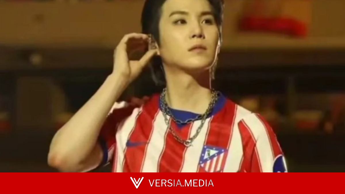 Suga 'filtra' la nueva camiseta del Atlético... ¡en pleno concierto y antes que el propio club!
