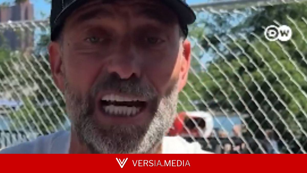 Klopp deja una entrevista tras ser cuestionado sobre los comentarios "racistas" de Schweinsteiger