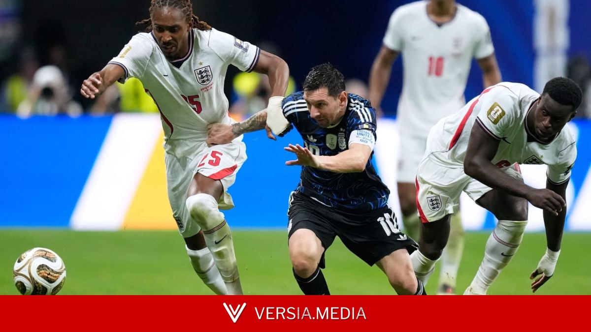 Messi sale descalzo al entrenamiento