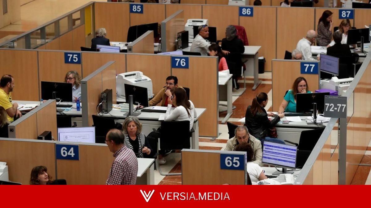 Un economista revela si en España hay pocos funcionarios: plantilla reducida con salario elevado