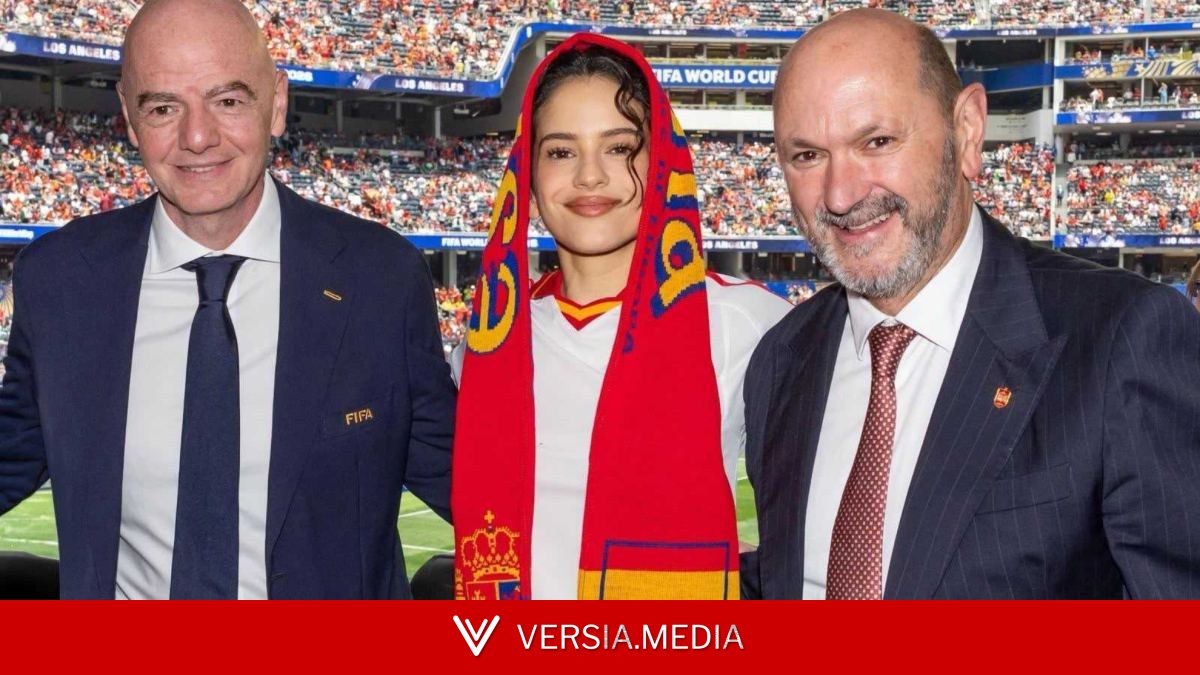 El Paseo de la Fama se traslada a las gradas: Rosalía se hace viral con su bufanda