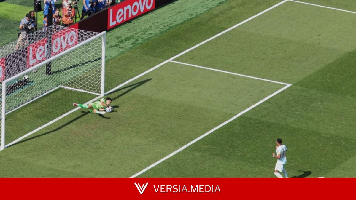 Mbappé falla el penalti más largo del mundo, pide explicaciones... y Haaland le da la razón<br>