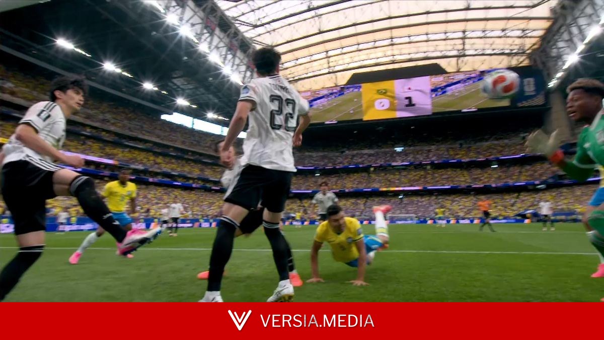 Imposible que no acabase en gol: ¡La sacó con la cara el portero japonés!