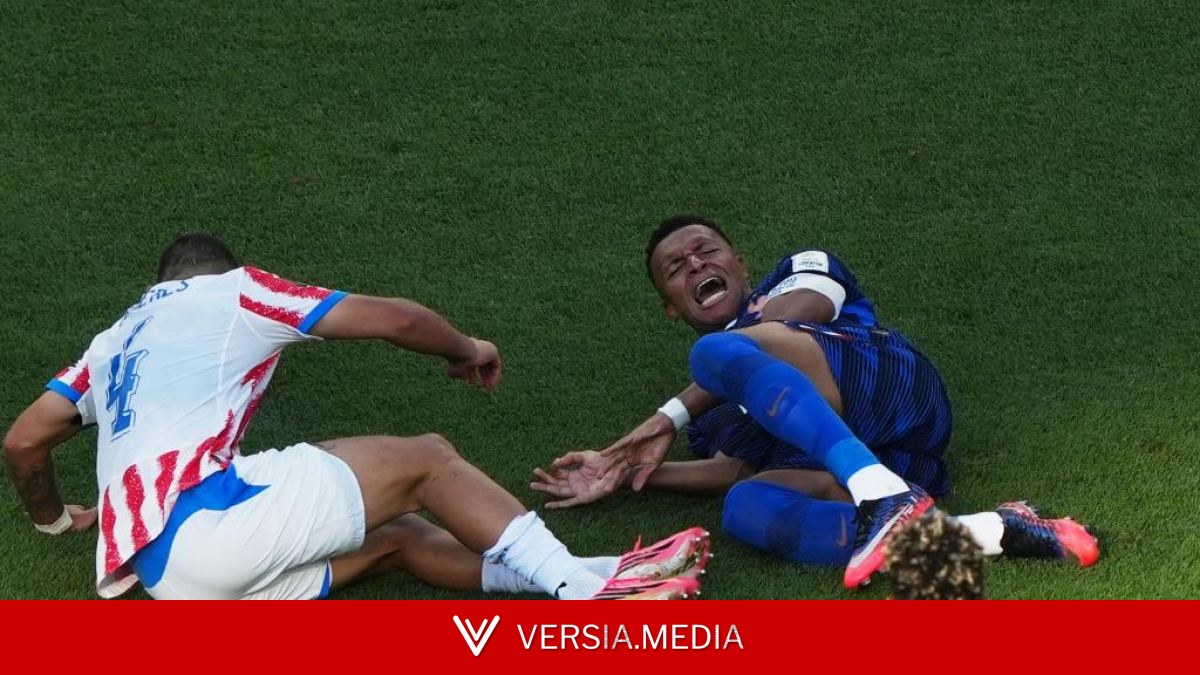 Tras mil patadas... un balonazo final a Kylian por no saludar al portero