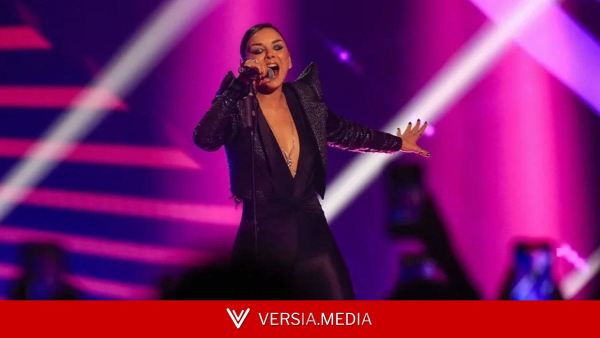Chenoa sube la temperatura del Orgullo en Sevilla con un sonado e inesperado gesto